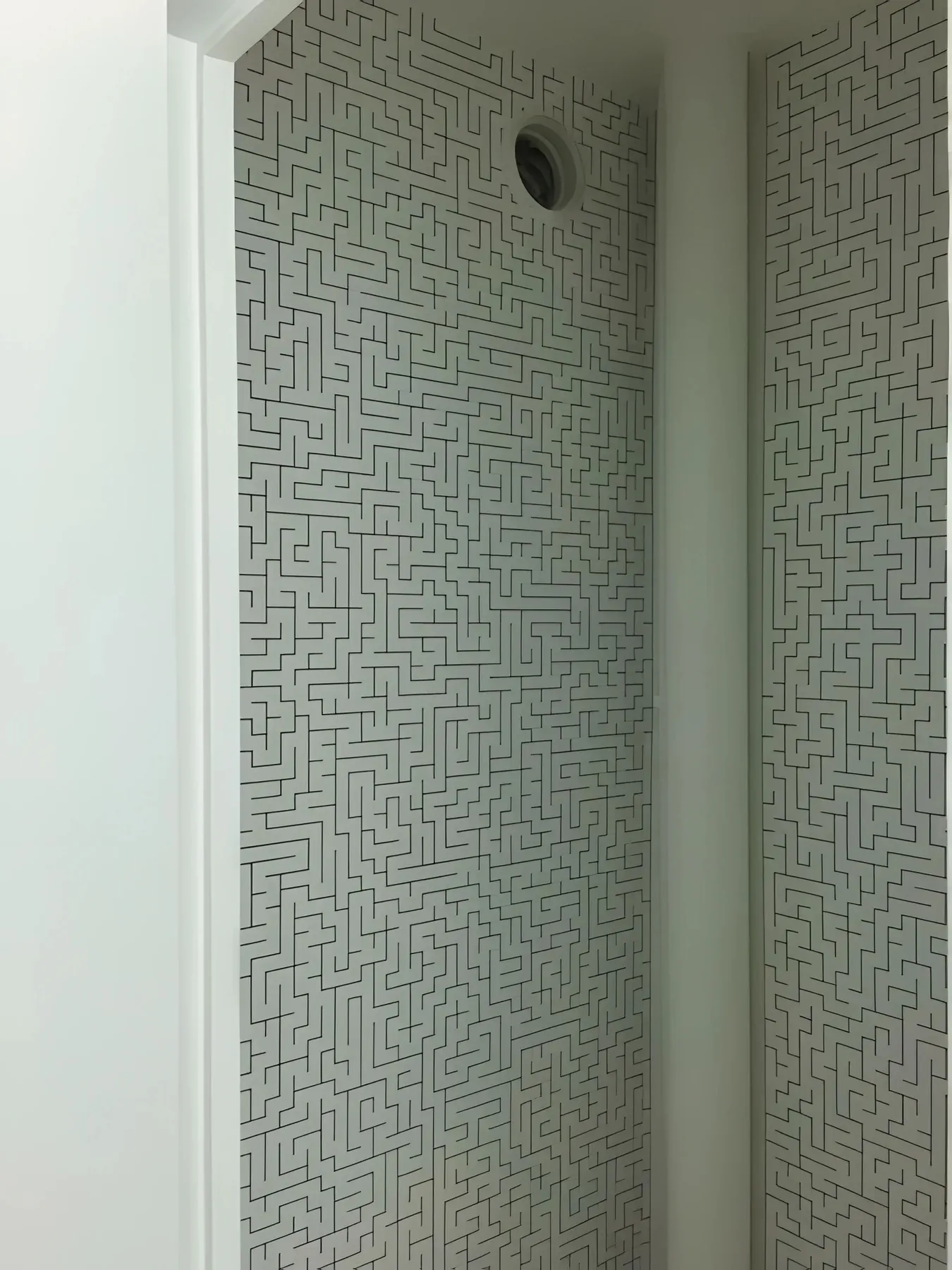 Papier peint dans une alcôve