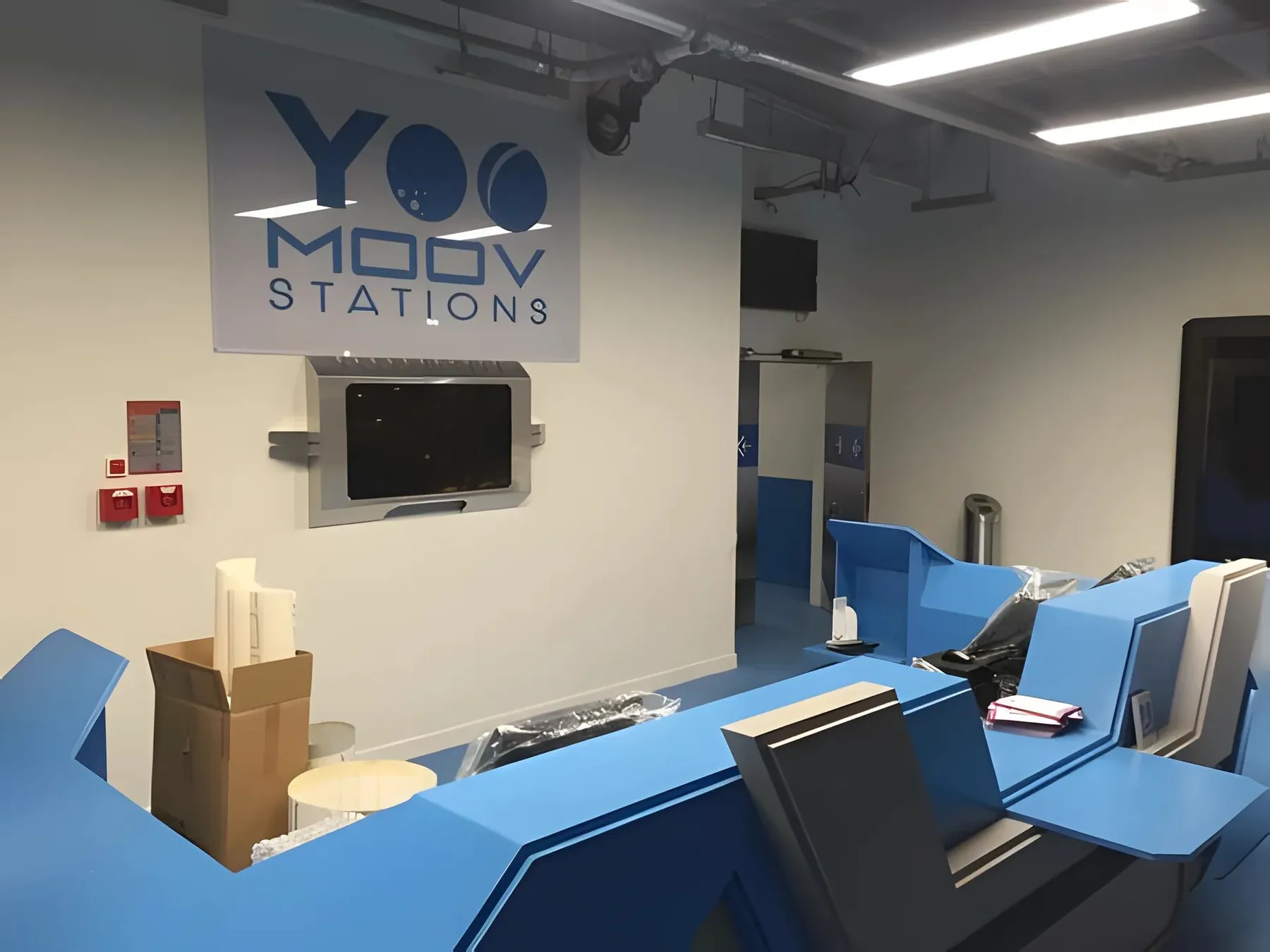 Banque d'accueil bleue de Yoo Moov Stations