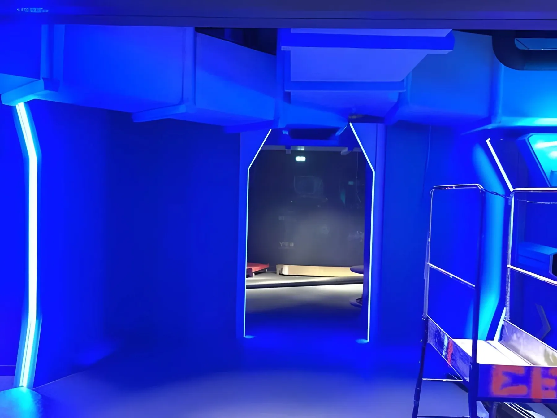 Sas lumineux bleu